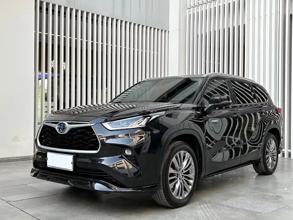 Toyota Highlander — фото 1