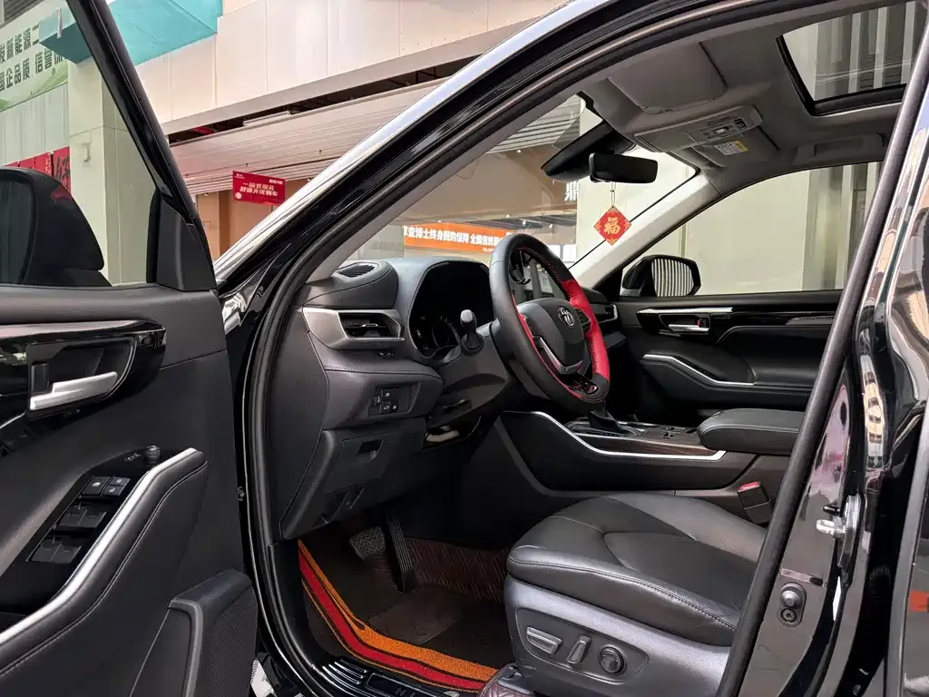 Toyota Highlander — фото 10