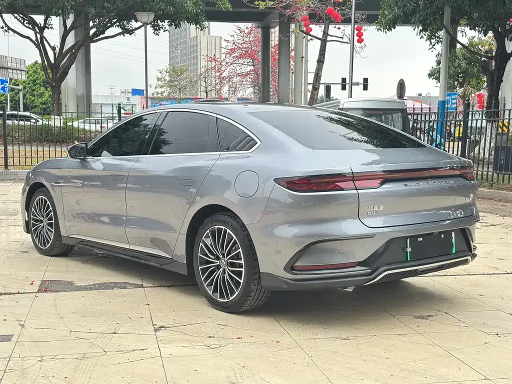 BYD Han — фото 10