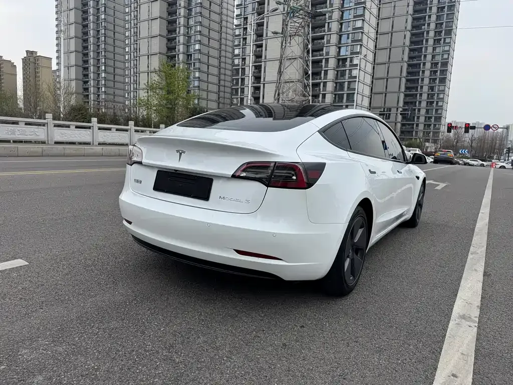 Tesla Model 3 — фото 6