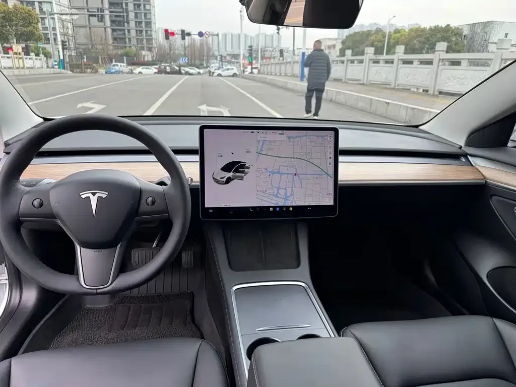 Tesla Model 3 — фото 4