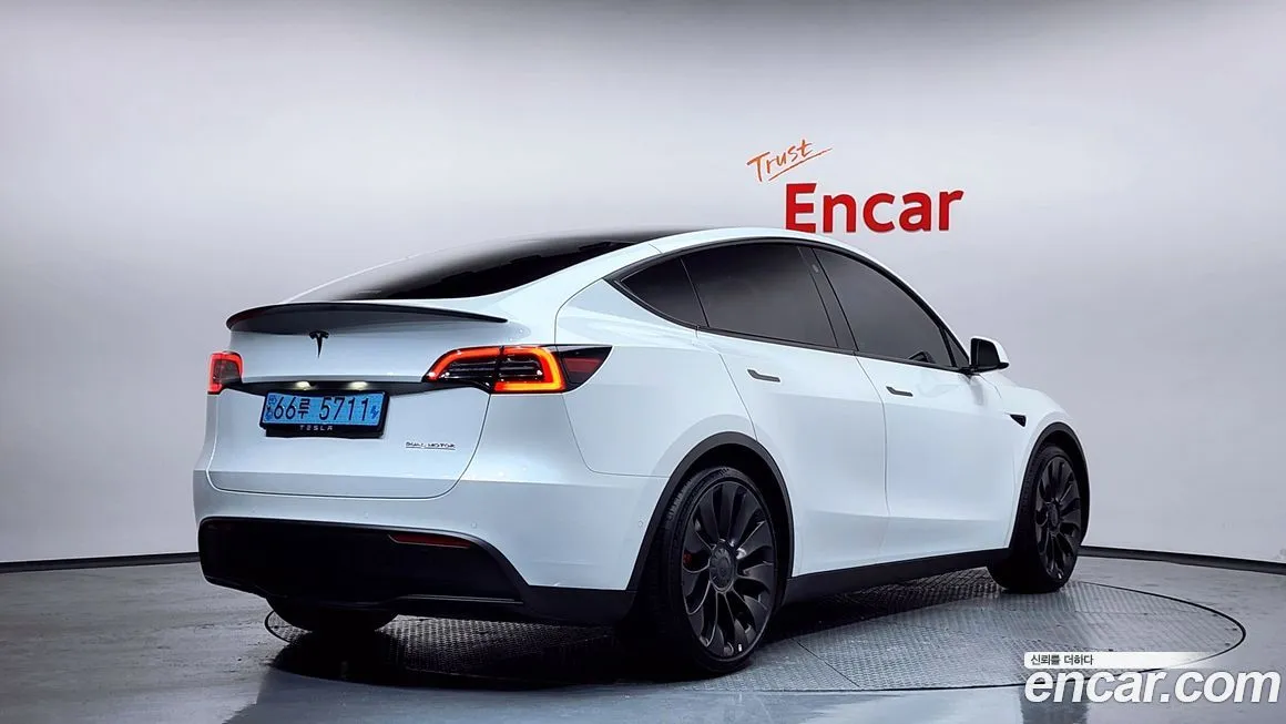 Tesla Model Y — фото 2