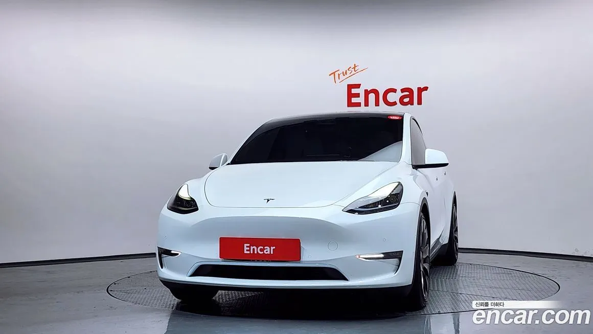 Tesla Model Y — фото 8