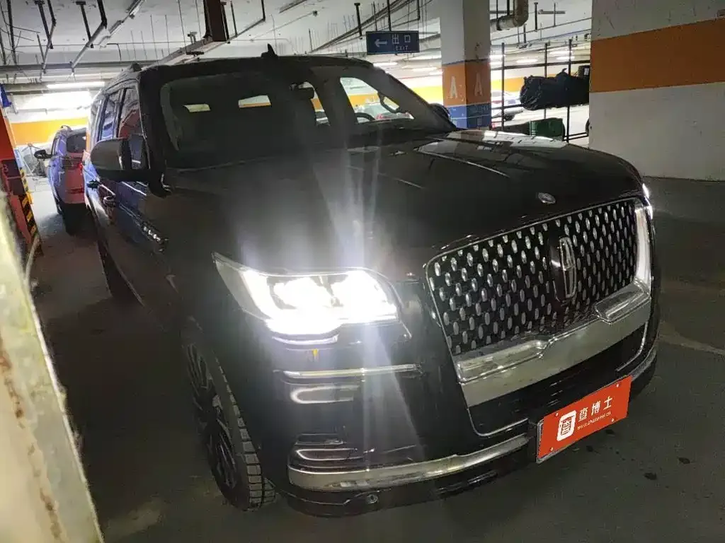 Lincoln Navigator One — фото 1