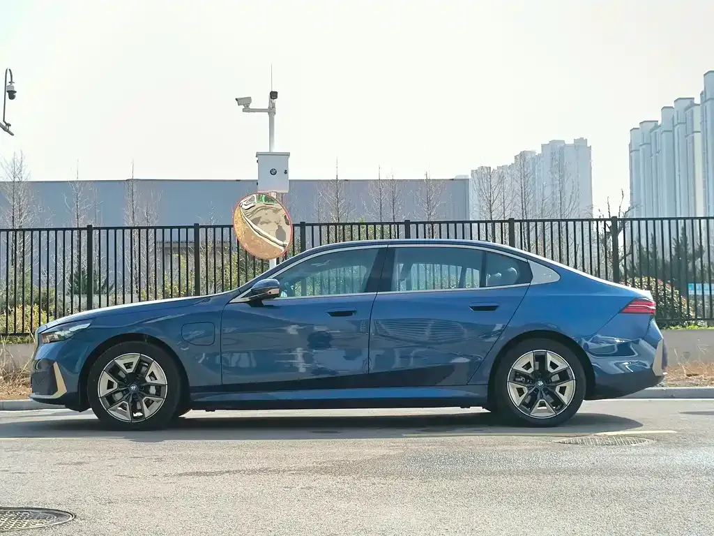 BMW i5 — фото 3