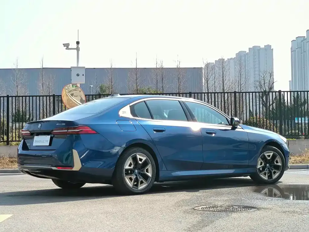 BMW i5 — фото 8