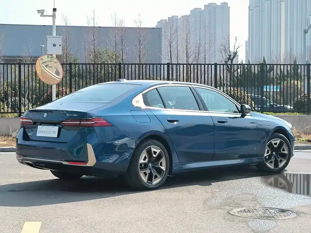 BMW i5 — фото 9