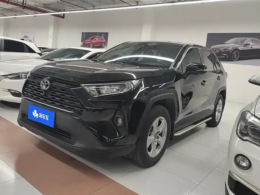 Toyota RAV4 — фото 1