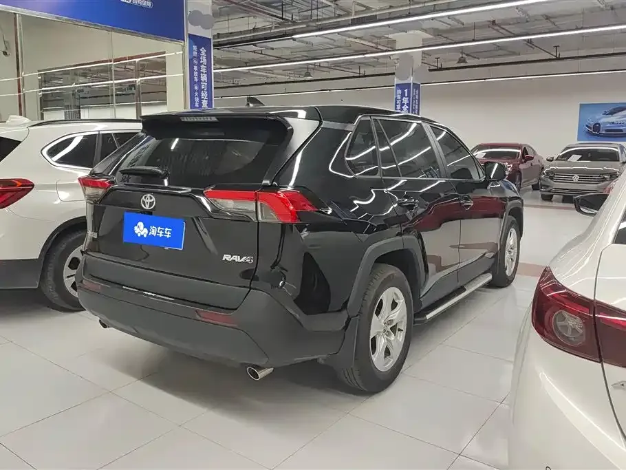 Toyota RAV4 — фото 10
