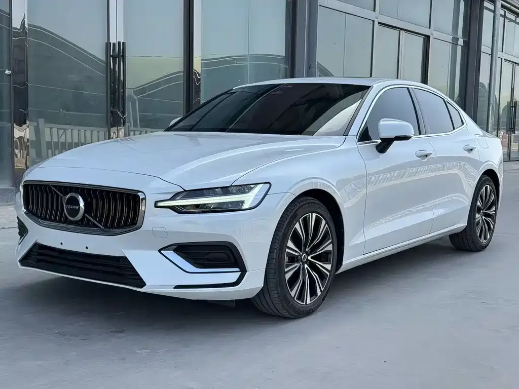 Volvo S60 — фото 1