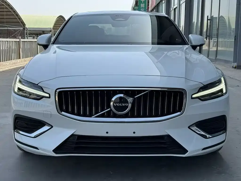 Volvo S60 — фото 8