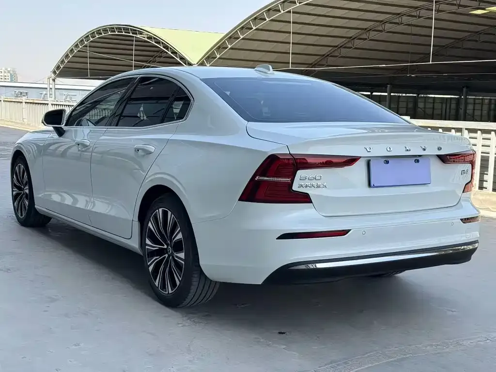 Volvo S60 — фото 4