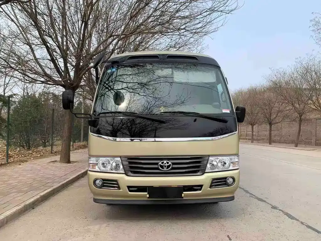Toyota Coaster — фото 10