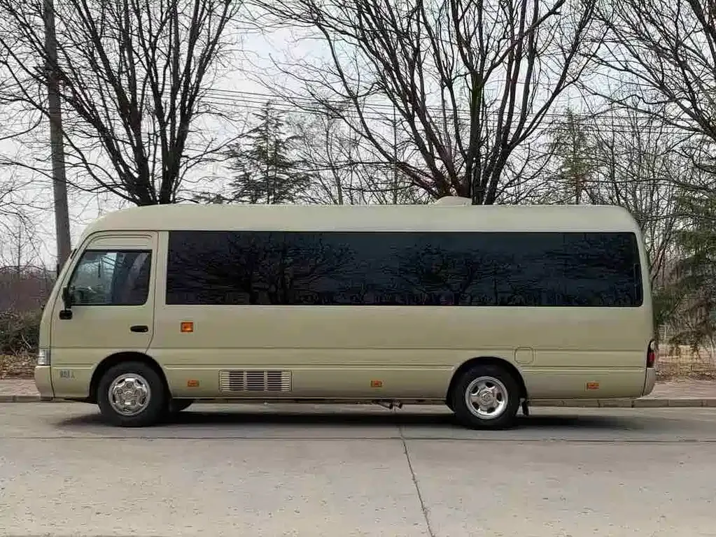 Toyota Coaster — фото 9