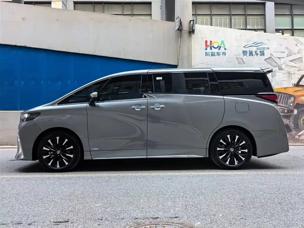 Toyota Alphard — фото 6