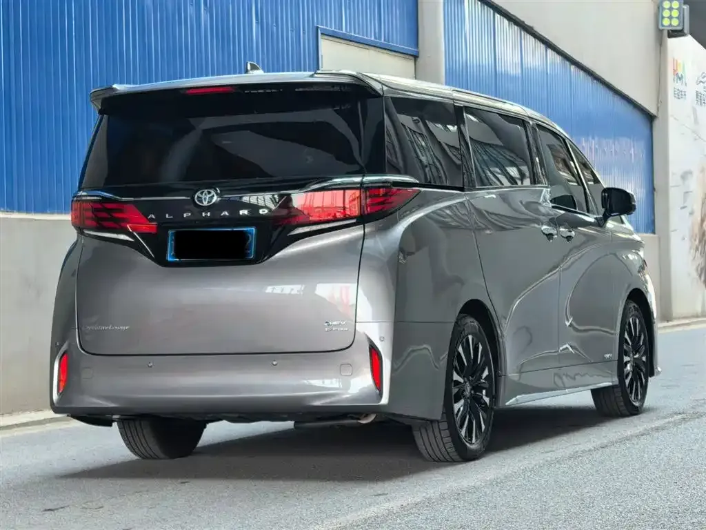 Toyota Alphard — фото 10