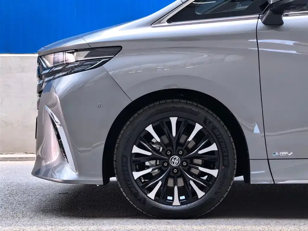Toyota Alphard — фото 4