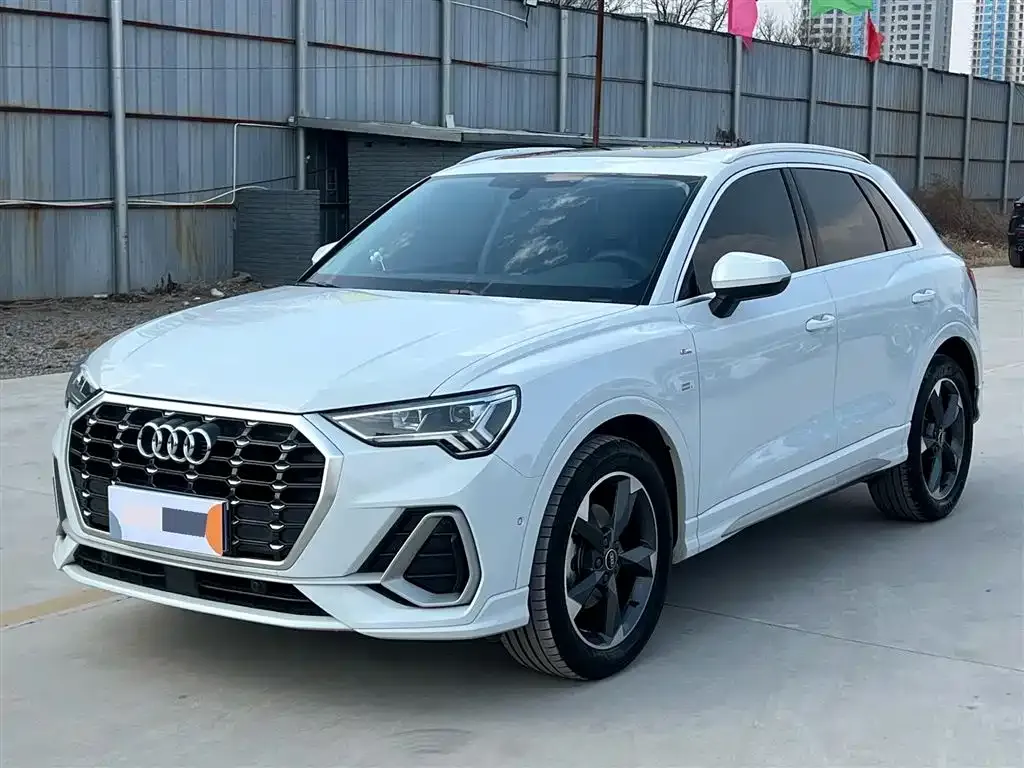 Audi Q3 — фото 1