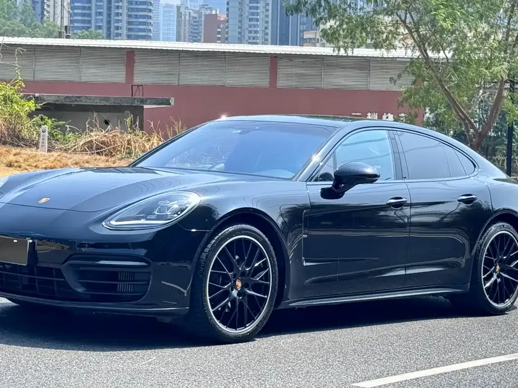 Porsche Panamera — фото 1