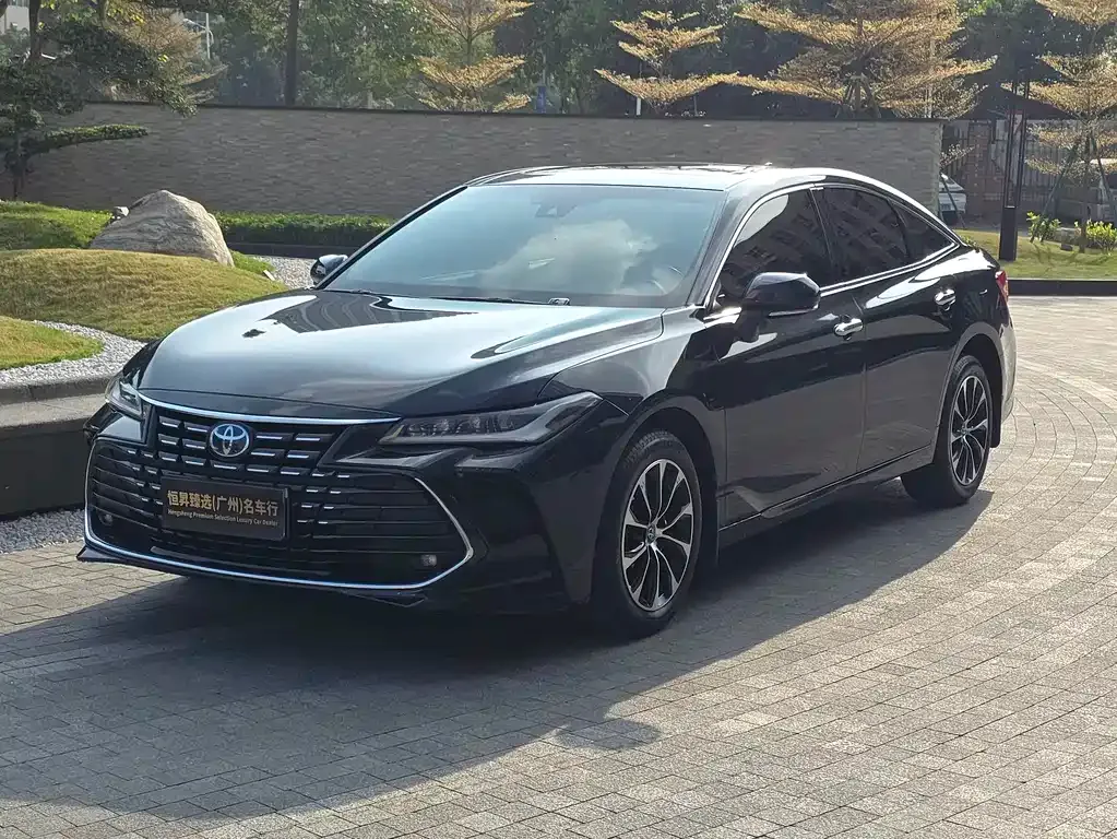 Toyota Avalon — фото 1