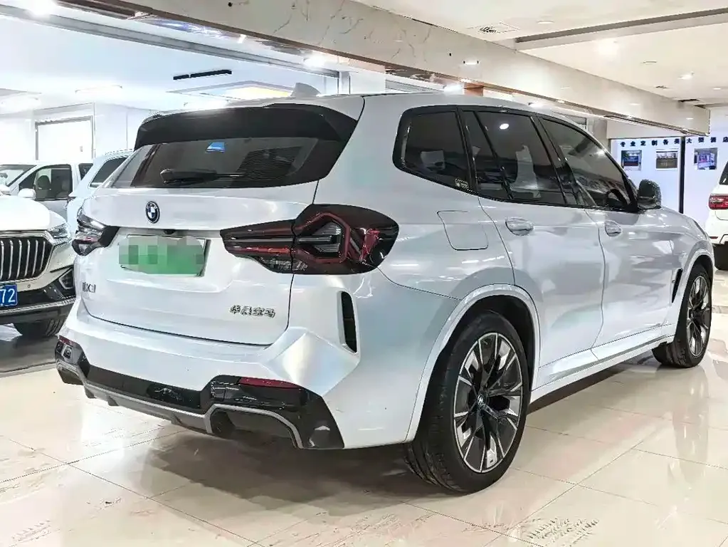BMW iX3 — фото 10
