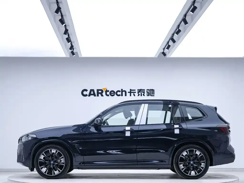 BMW iX3 — фото 10