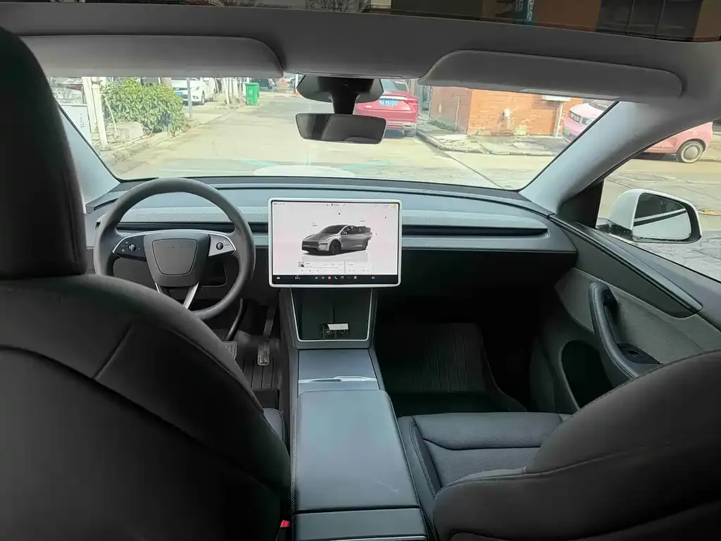 Tesla Model Y — фото 7