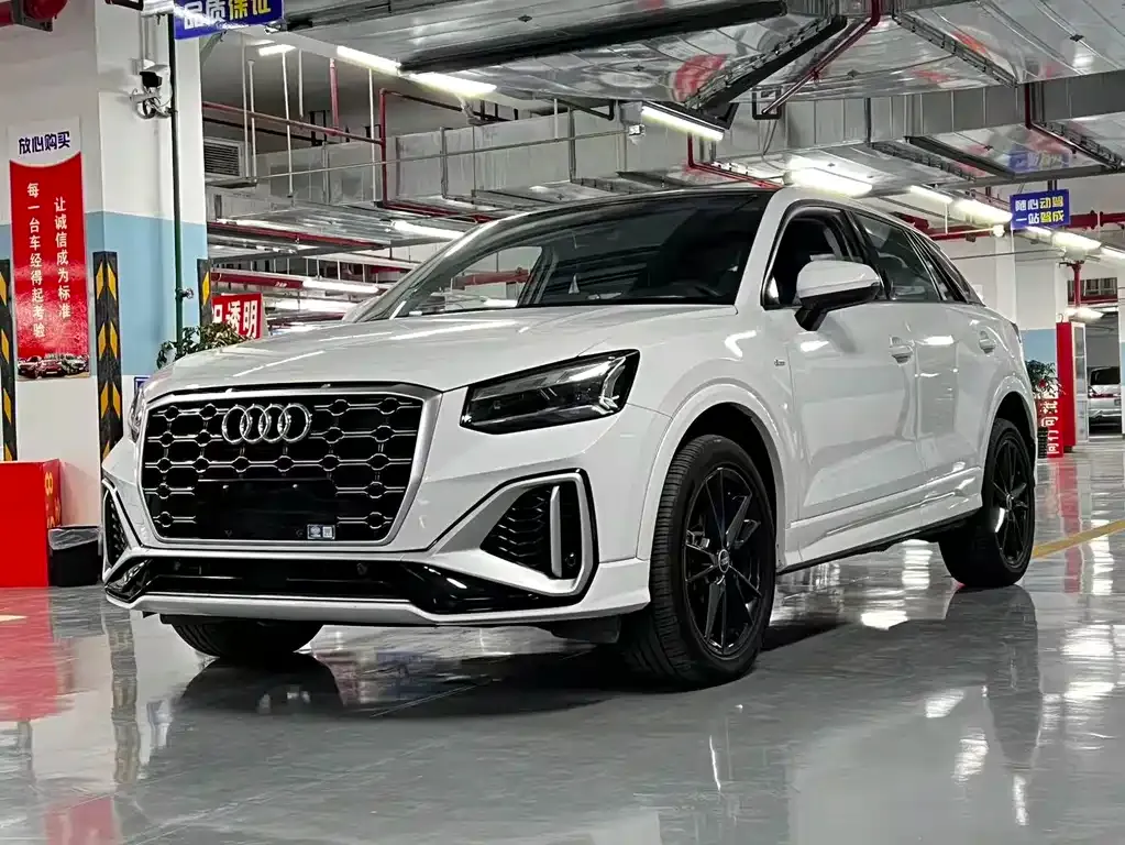 Audi Q2L — фото 1