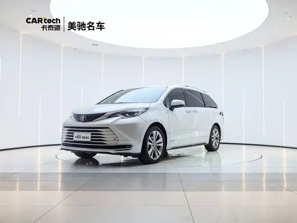 Toyota Sienna — фото 1