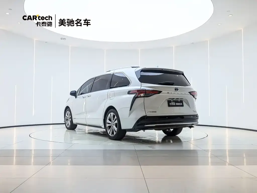 Toyota Sienna — фото 2