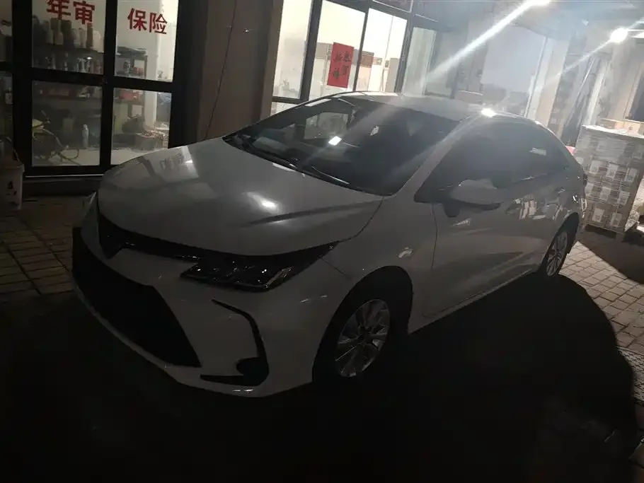Toyota Corolla — фото 1