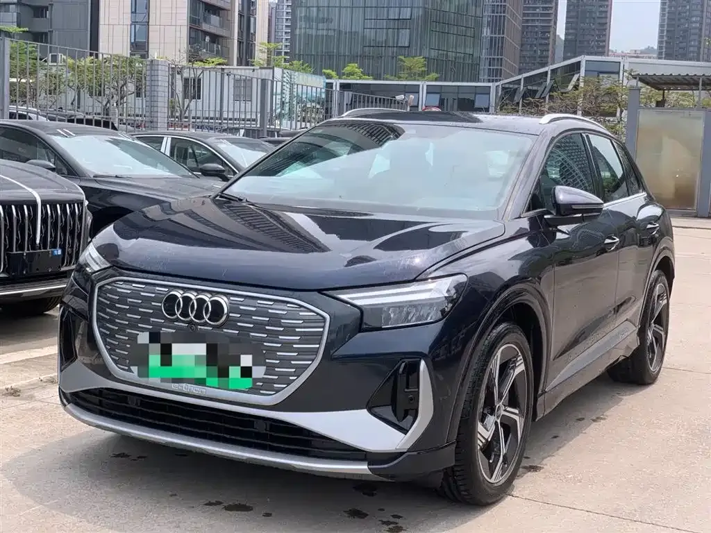 Audi Q4 e-tron — фото 1