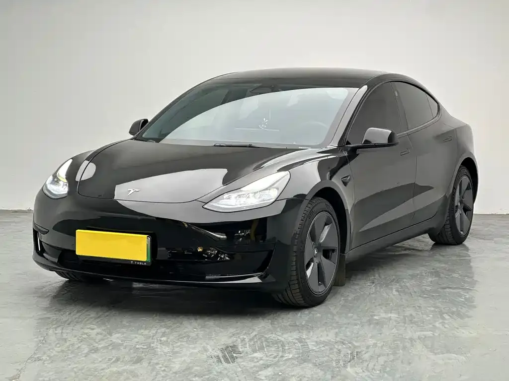 Tesla Model 3 — фото 1