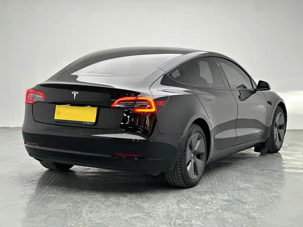Tesla Model 3 — фото 9