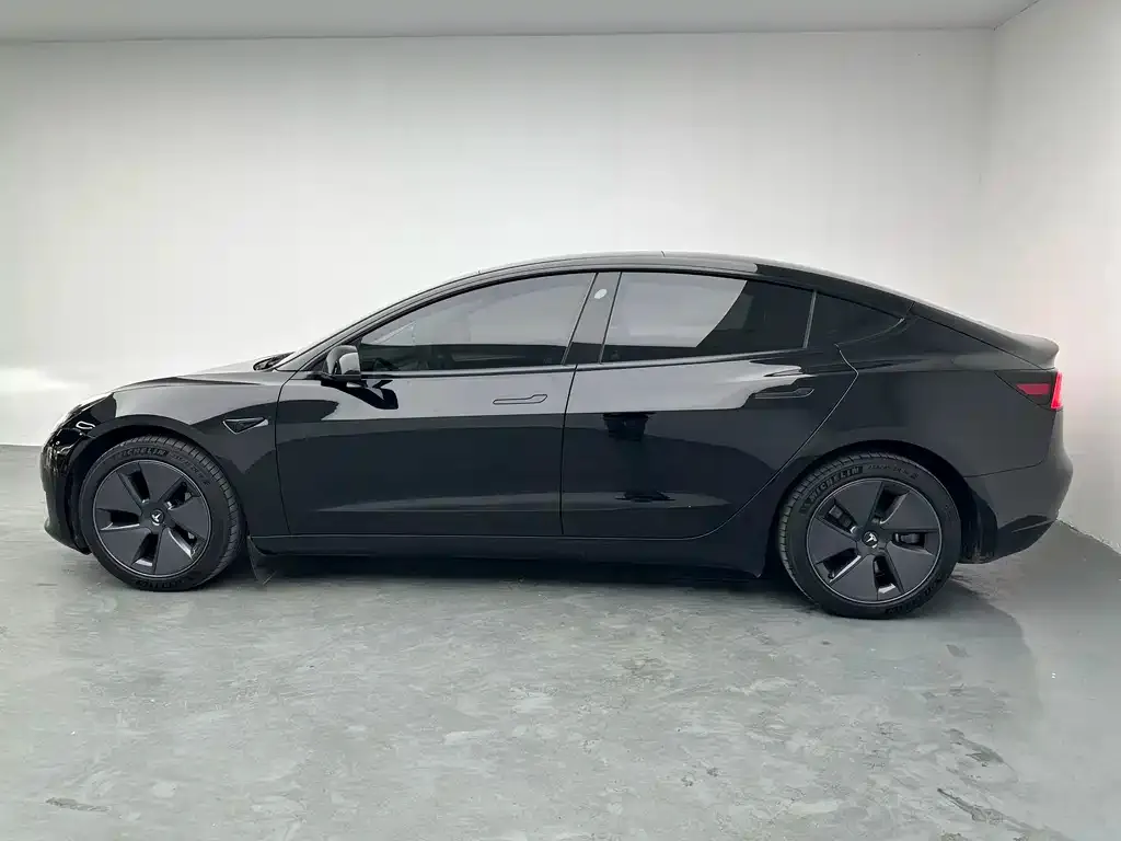 Tesla Model 3 — фото 4