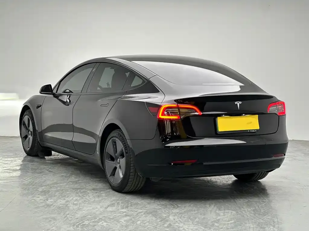 Tesla Model 3 — фото 5