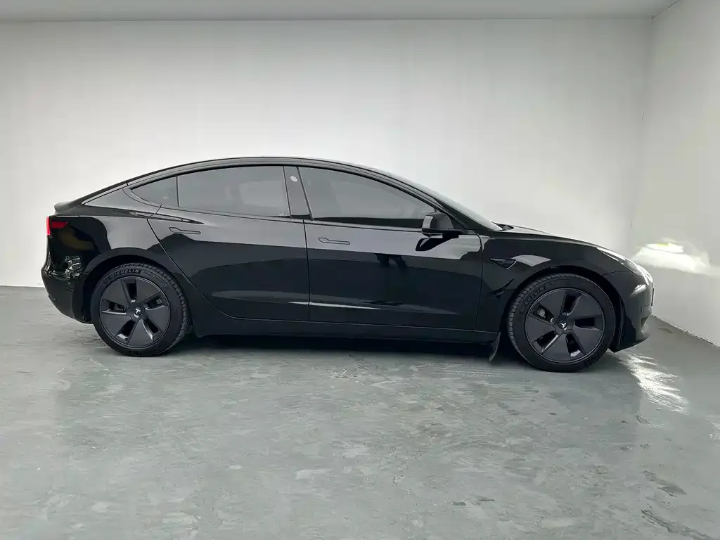 Tesla Model 3 — фото 8
