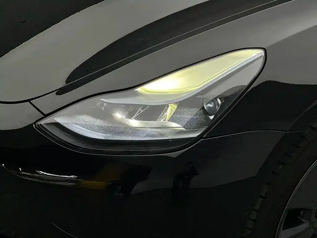 Tesla Model 3 — фото 10