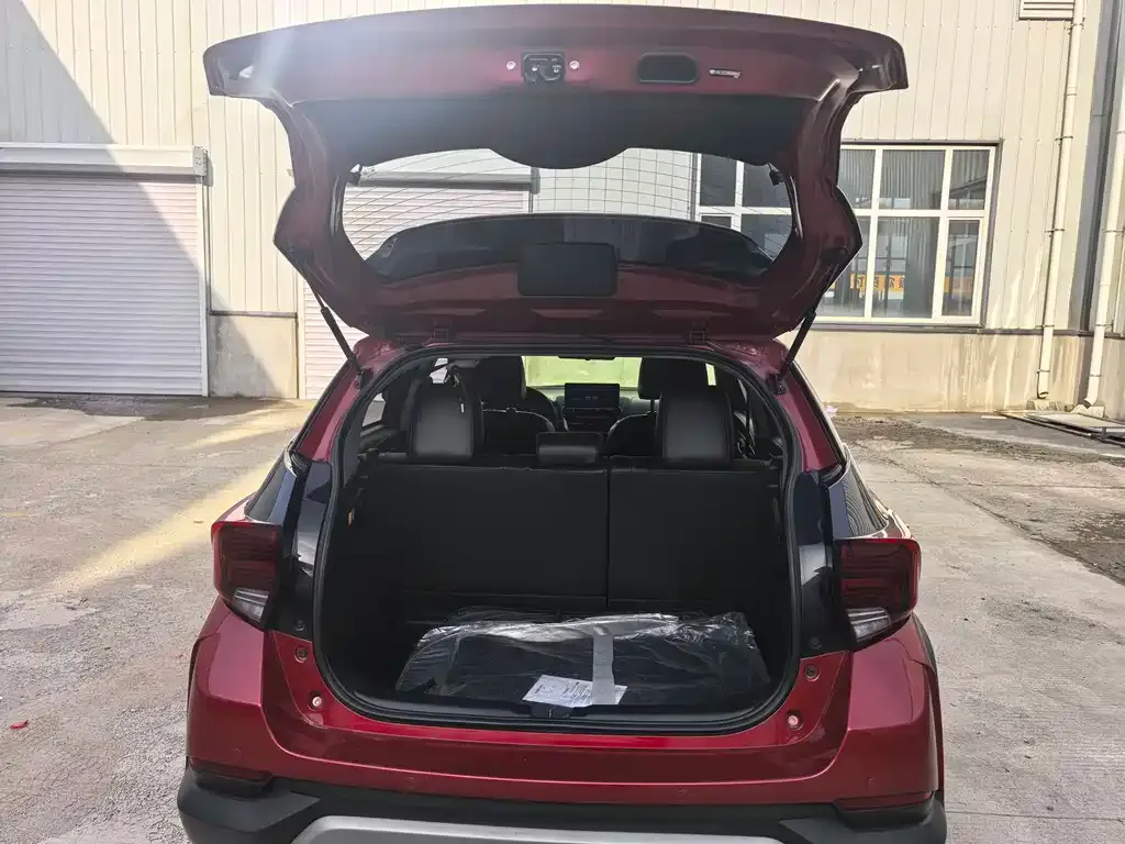 Toyota Yaris L — фото 2