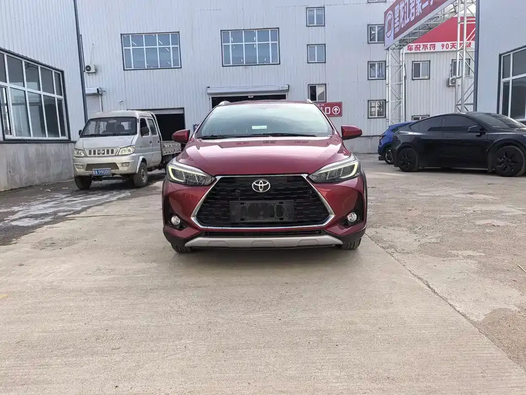 Toyota Yaris L — фото 4