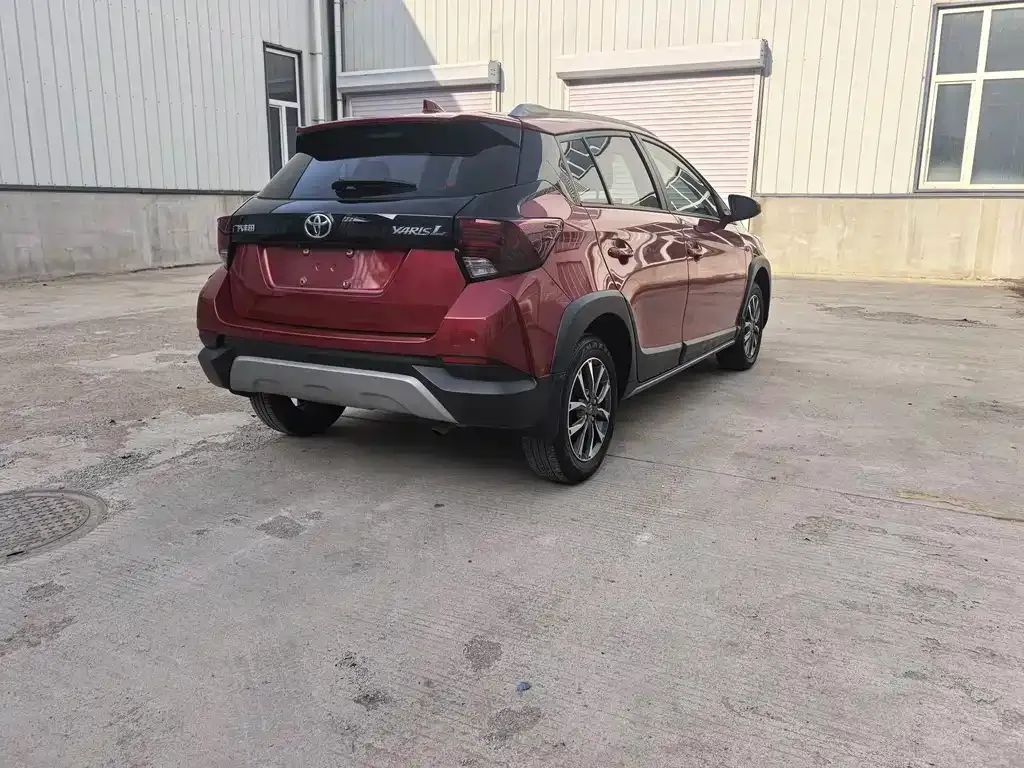 Toyota Yaris L — фото 3