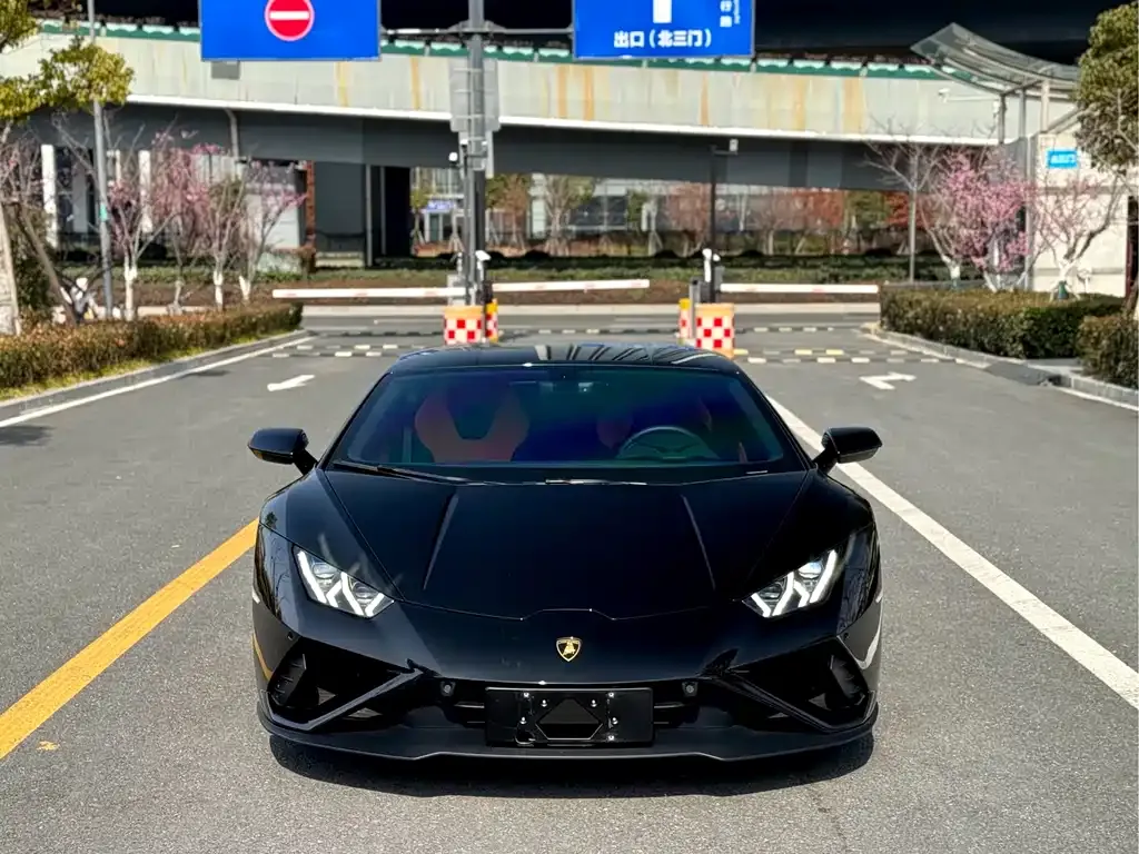 Lamborghini Huracan — фото 1