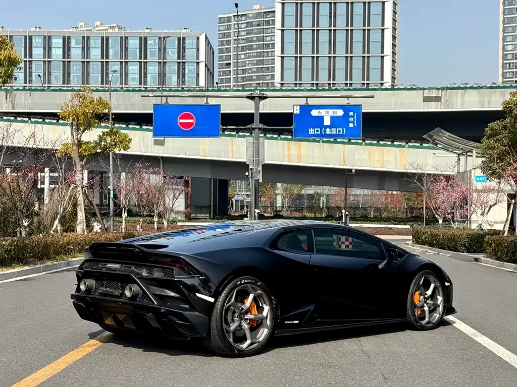 Lamborghini Huracan — фото 7