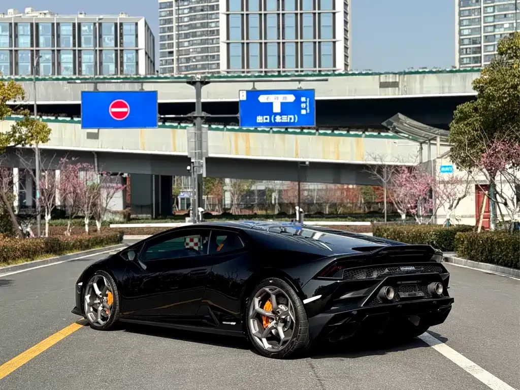 Lamborghini Huracan — фото 9