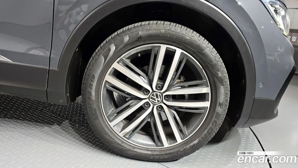 Volkswagen Tiguan — фото 6