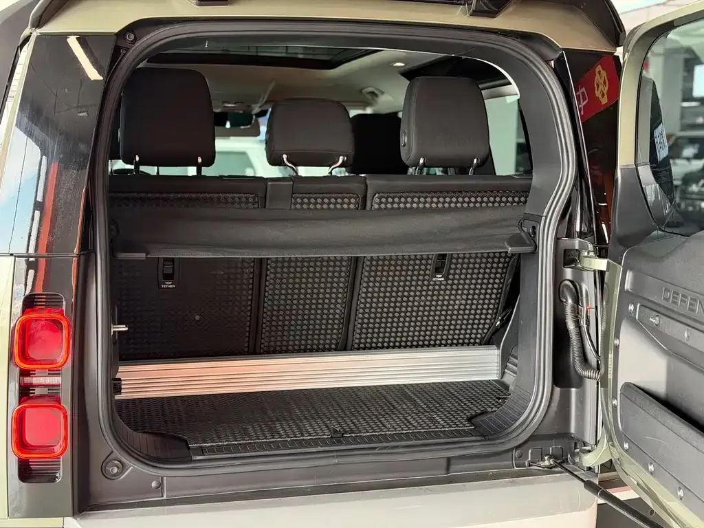 Land Rover Defender — фото 10