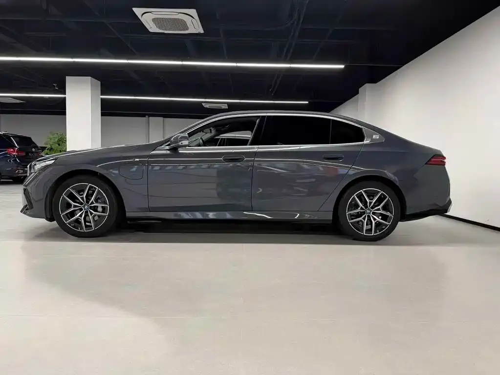 BMW i5 — фото 3