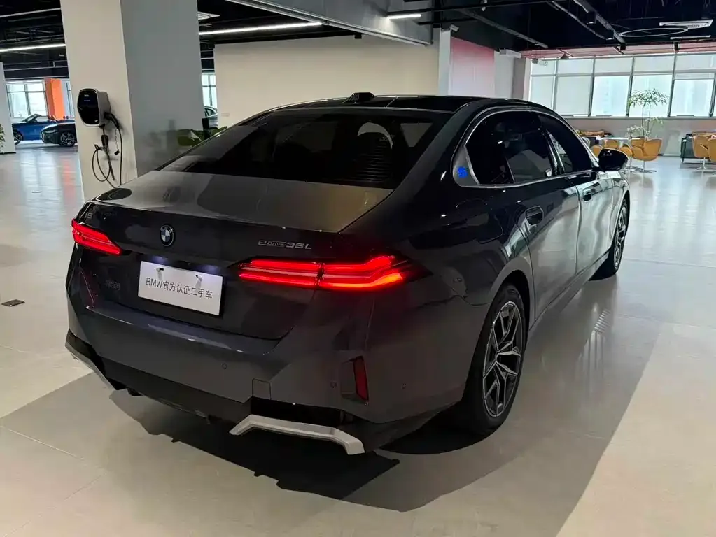 BMW i5 — фото 2