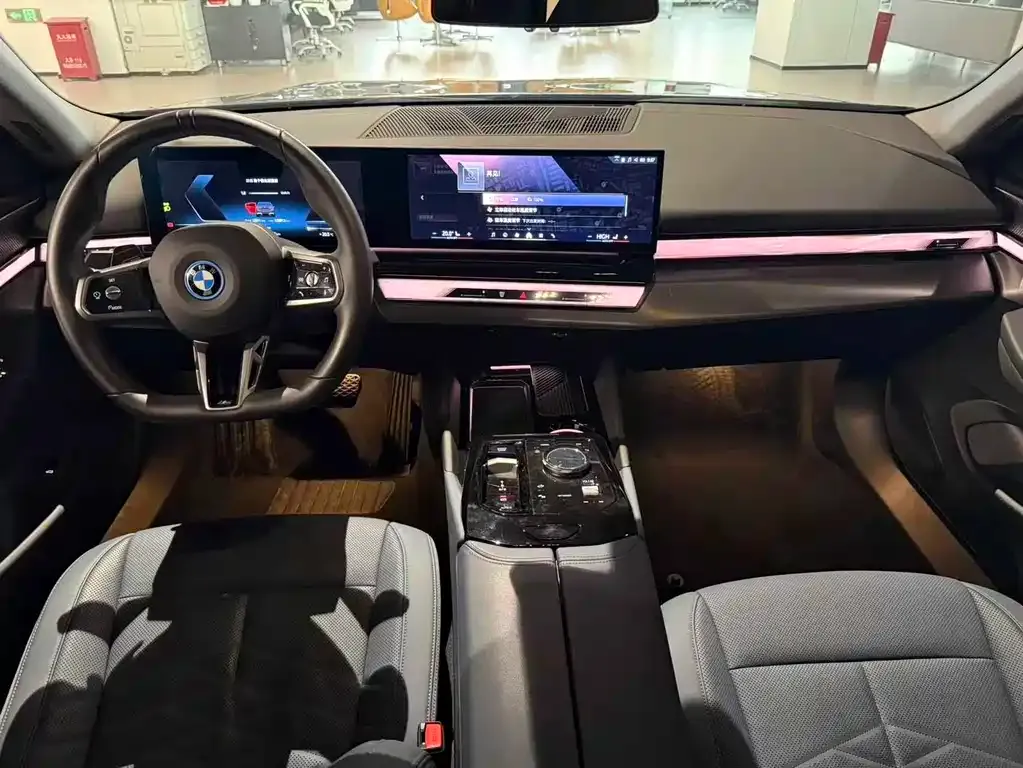 BMW i5 — фото 10