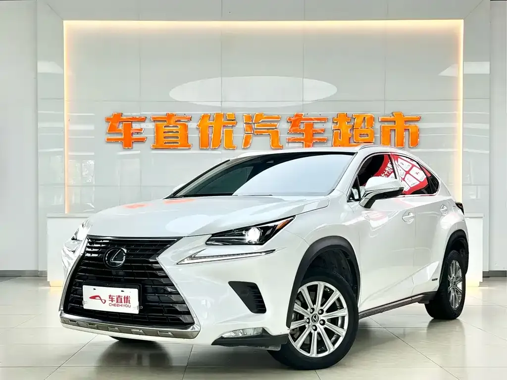 Lexus NX — фото 1